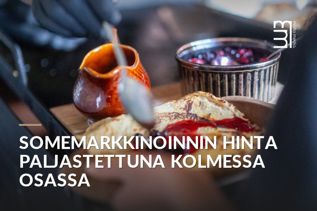 Leivän, hilloastian ja juomapitäjän kuva ateriapöydällä